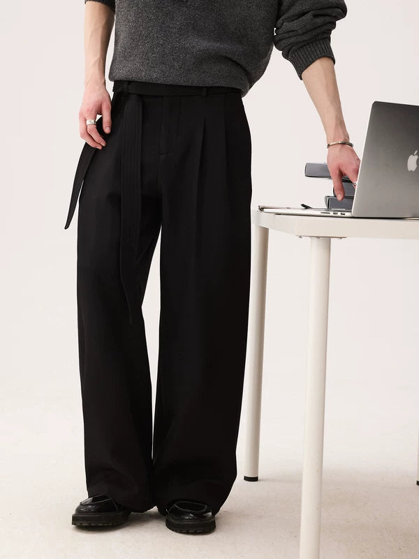 와이드 레그 벨트가 있는 주름 방지 바지 