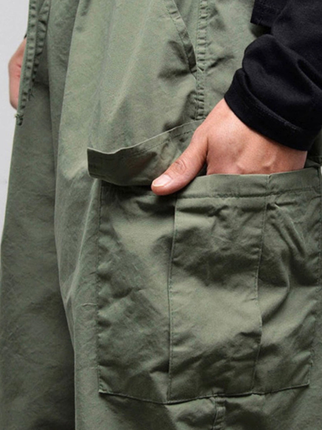 Loose Fit Wide-Leg Cargo Pants