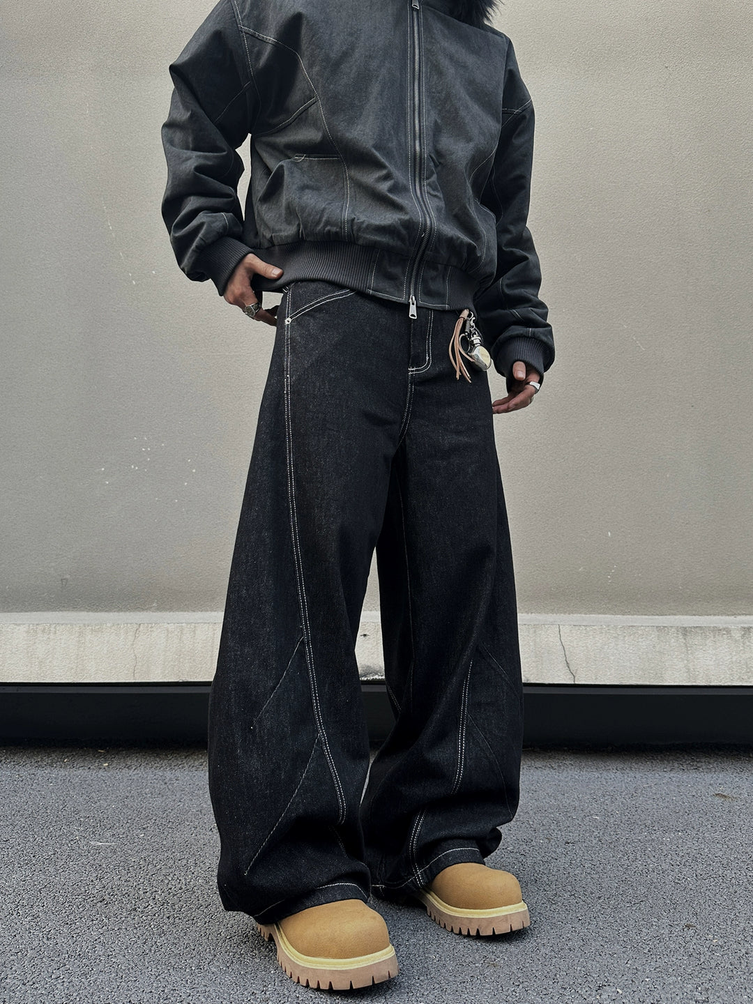 Breite Beinform Deconstructed Stitching Jeanshose 