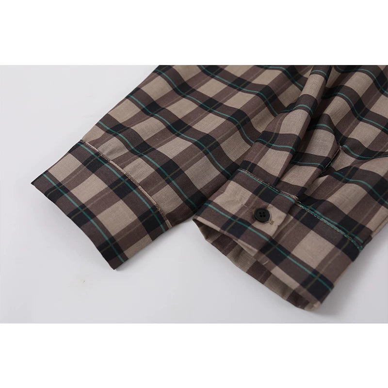 Blusa de manga larga de cuello en V con hombros al aire de cuadros 