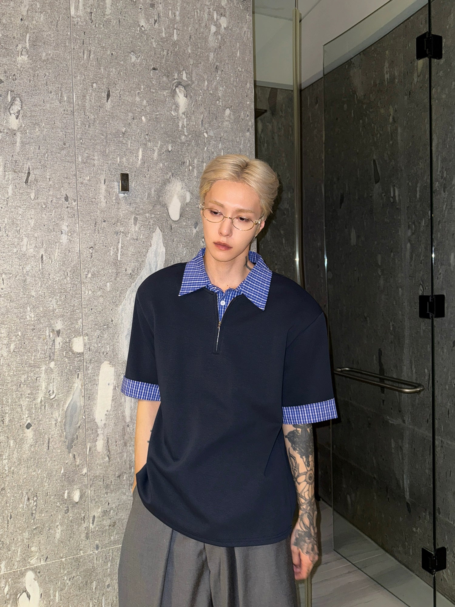 チェック柄のカラー付きショートスリーブポロシャツ 