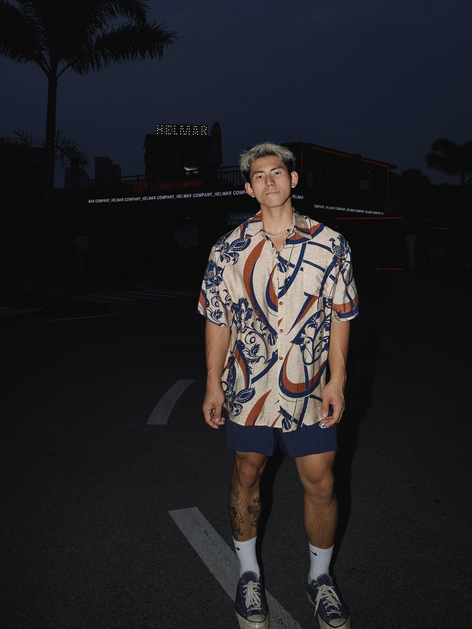 قميص قصير الأكمام غير رسمي بطباعة ريترو 