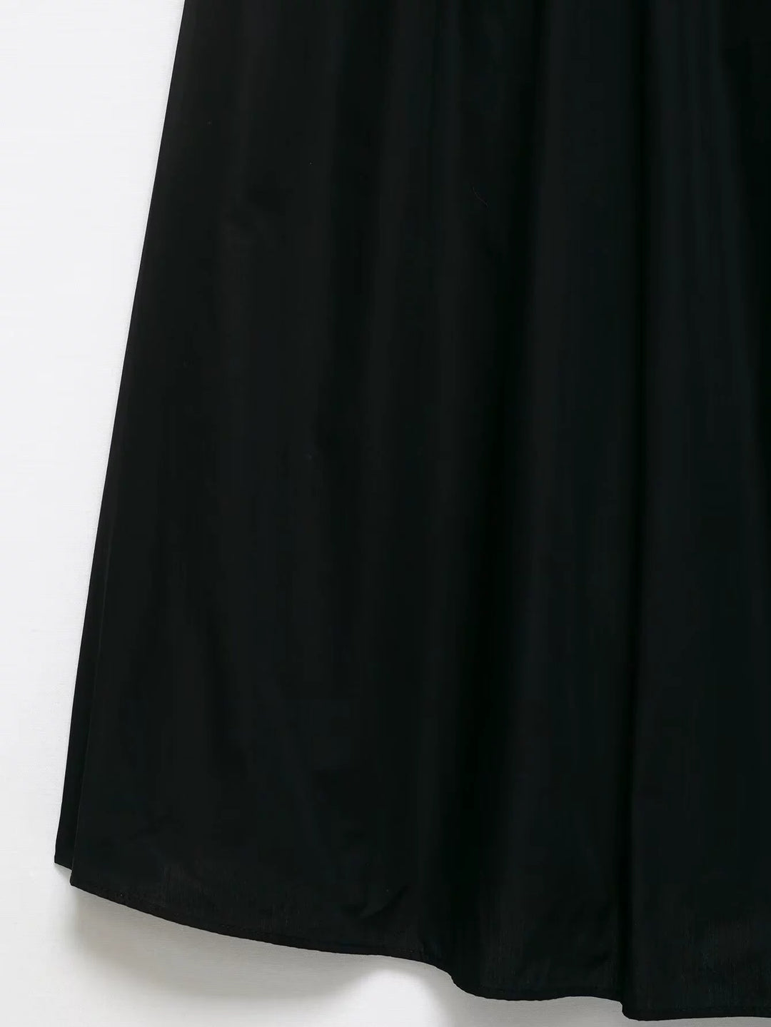 Robe midi à bretelles spaghetti ceinturée 