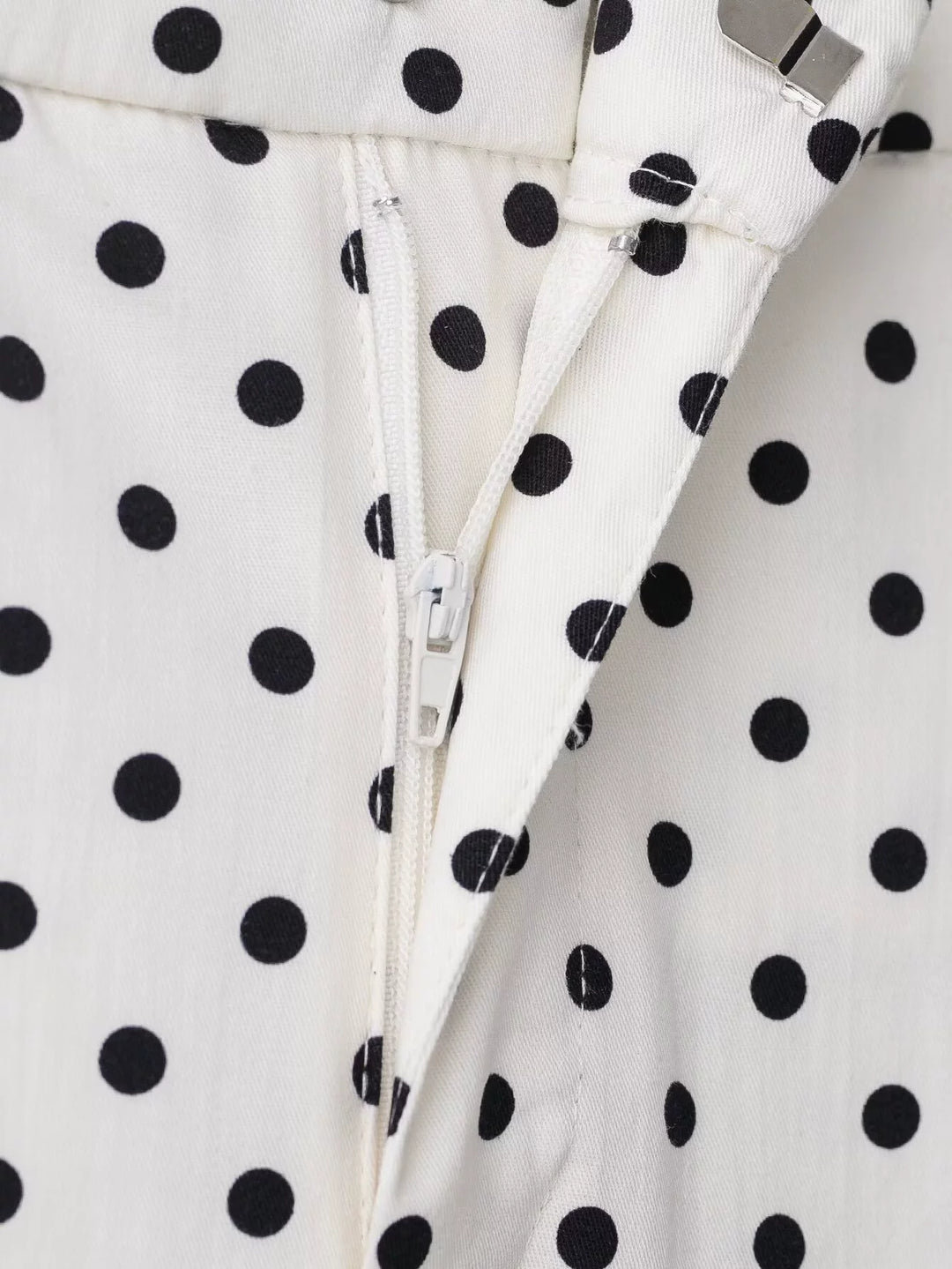 Punkte-Flared-Mini-Hosen 
