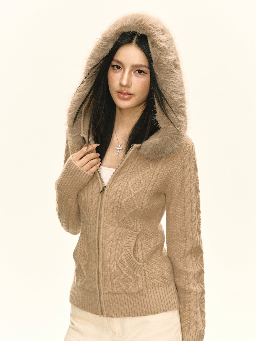 Pull à capuche zippé en tricot en fausse fourrure 