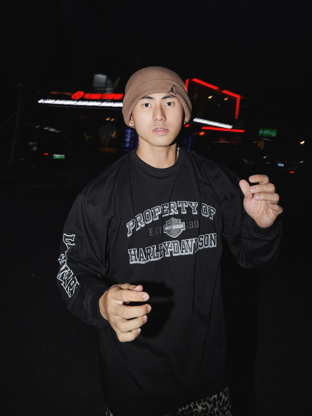Loose Fit Long Sleeve Graphic Pullover