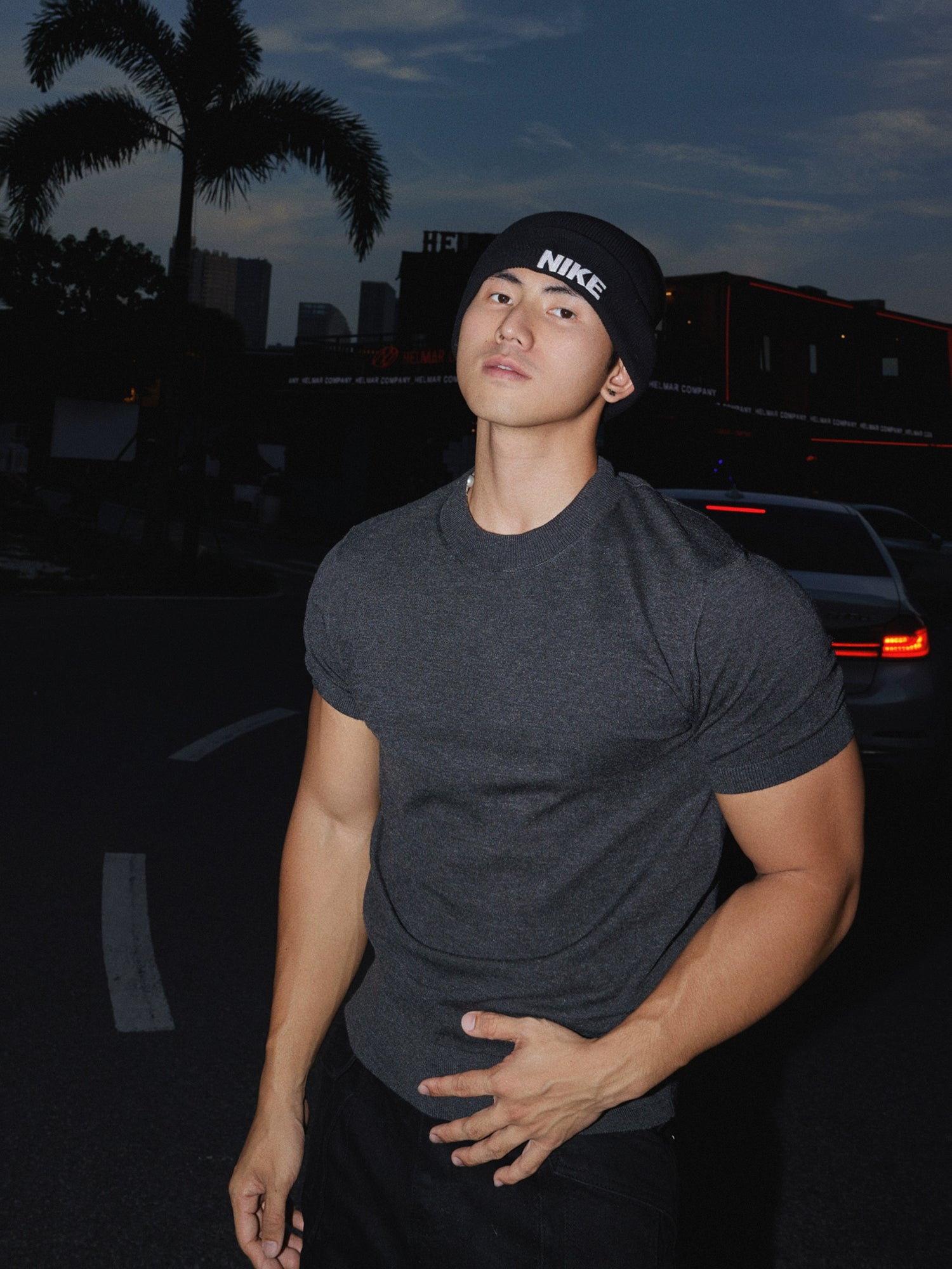 Dar Kesim Yuvarlak Yaka Kısa Kol Kazak 