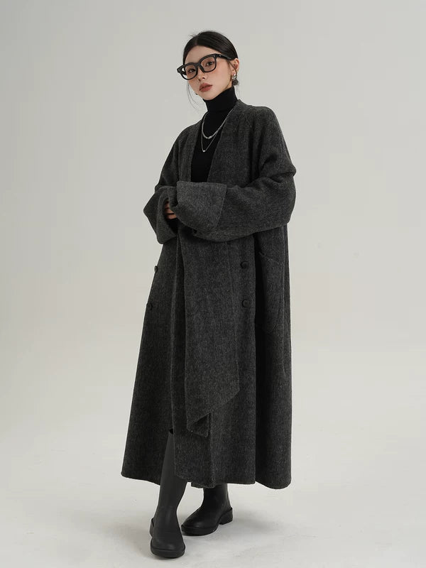Bağlı Şal ile Uzun Yün Palto 