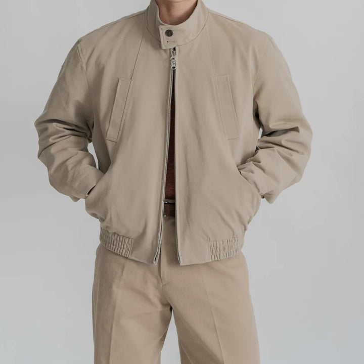 Korte executive jas met staande kraag en zakken 