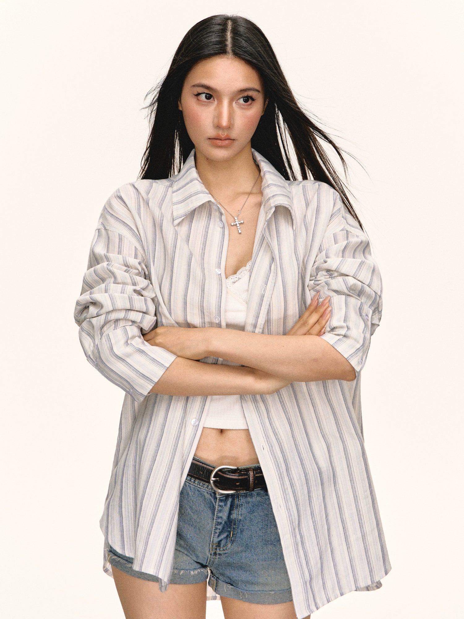 قميص بأزرار مخطط بقصة مريحة 