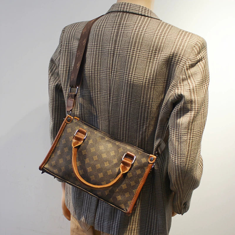 Bolsa de Ombro Pequena com Estampa Monograma 