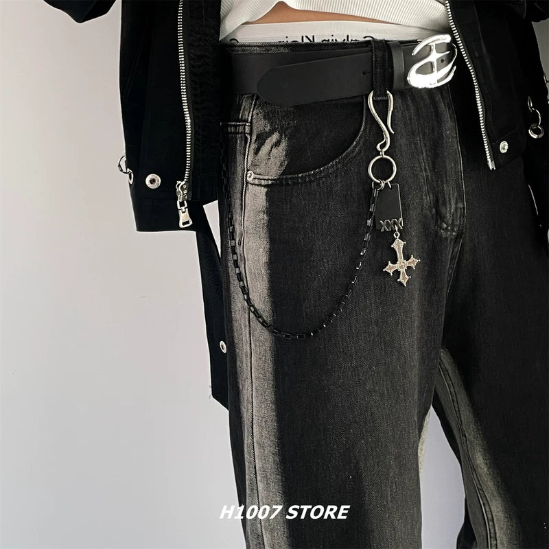 Cinto de Couro com Pingente de Cruz em Corrente 