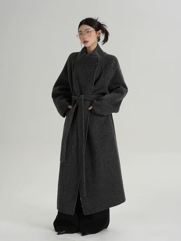 Пальто из длинной шерсти с воротником-стойкой и поясом 
