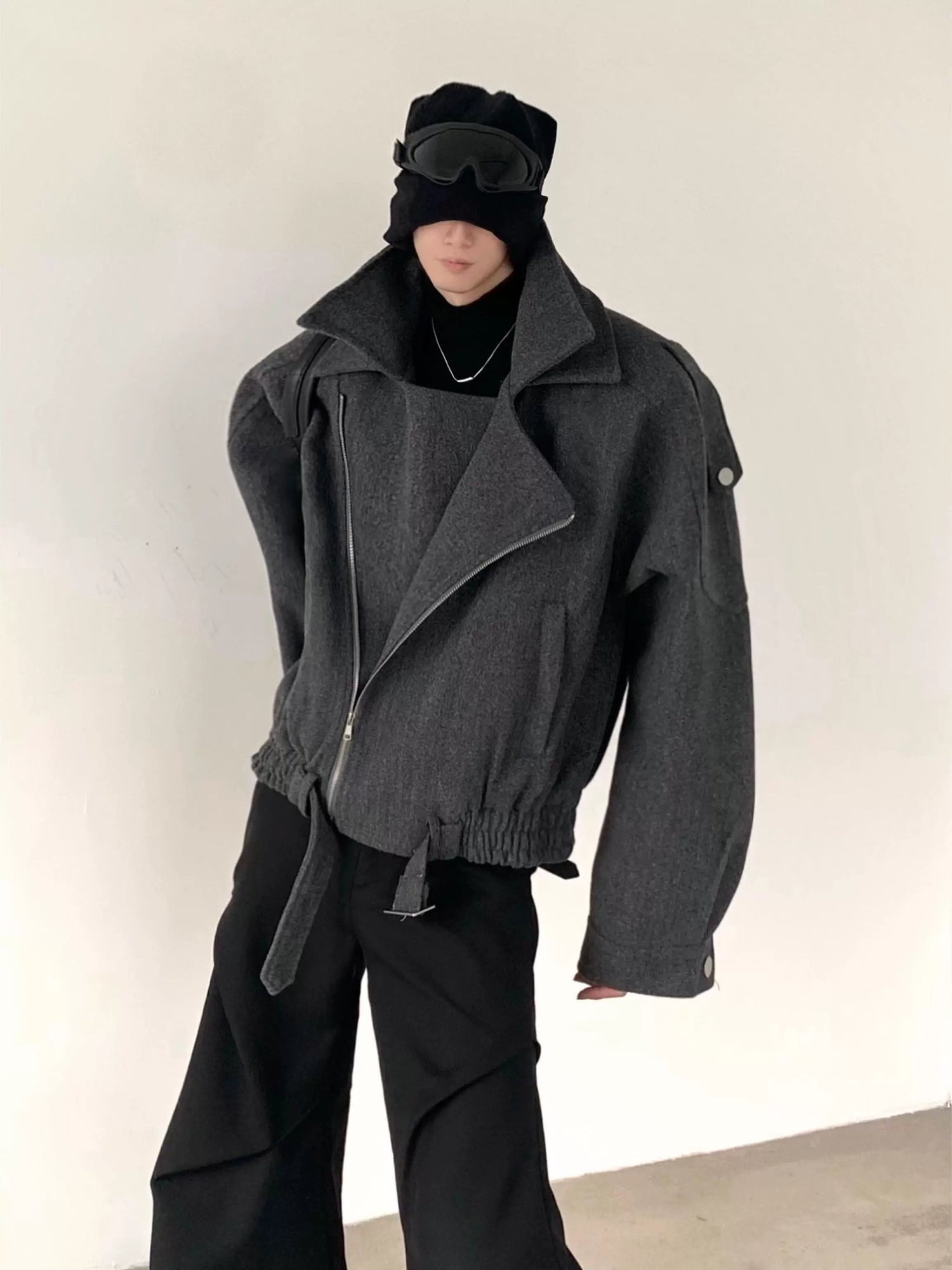 Giacca corta in lana de-costruita 