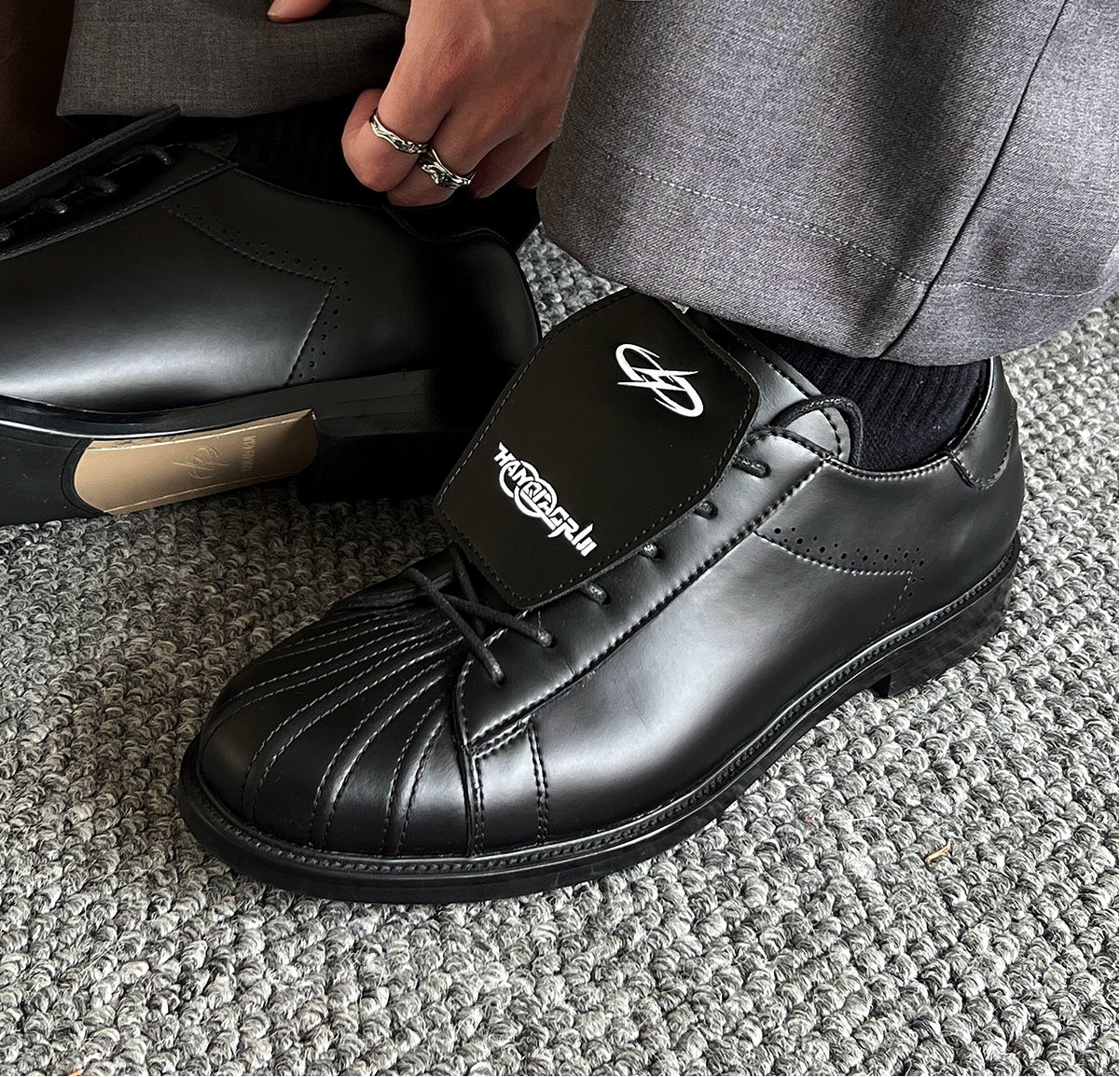 أحذية رياضية عادية بجلد حقيقي وأصابع محمية 