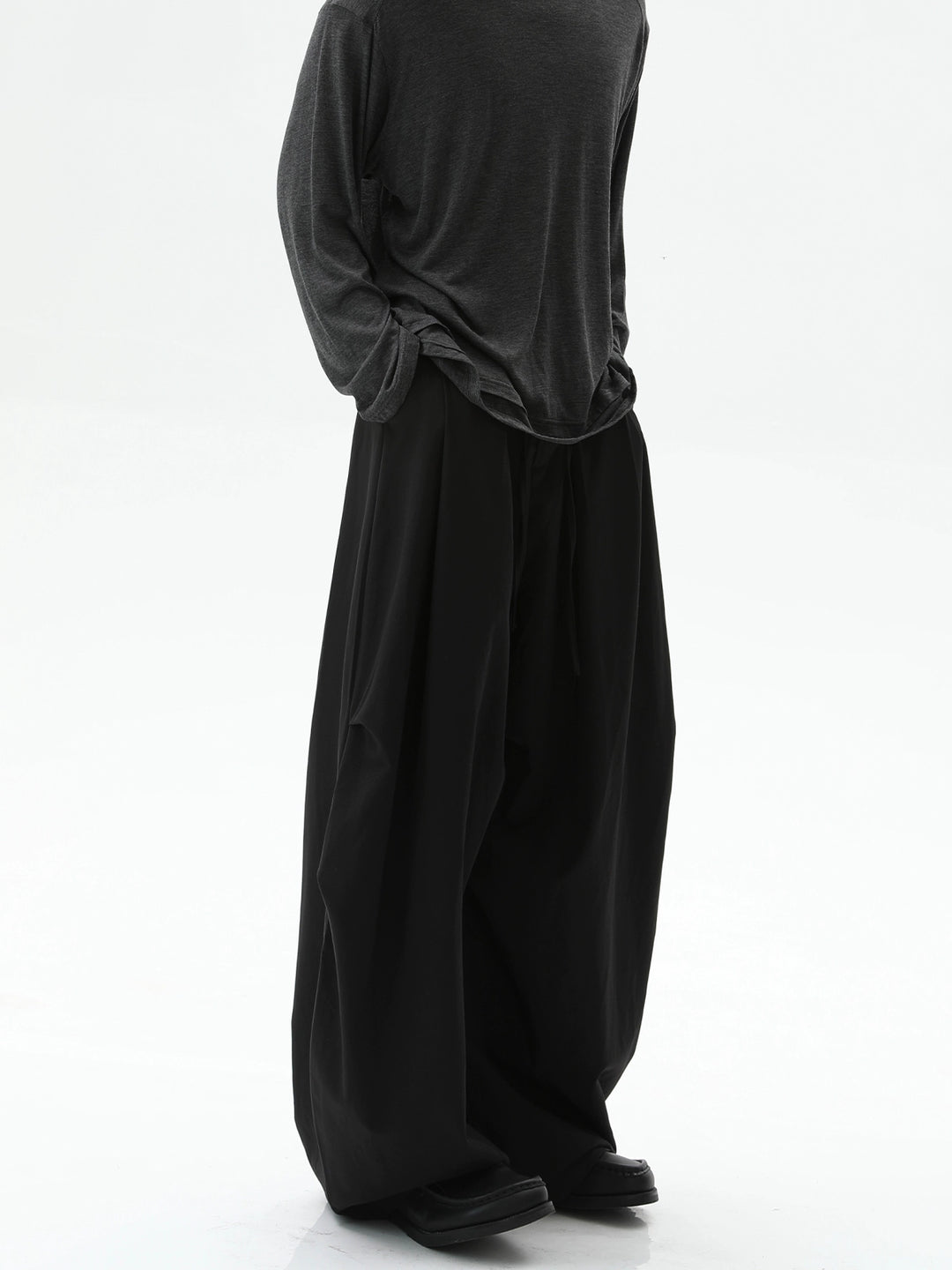 Loose Fit Wide Leg Pleated Pants