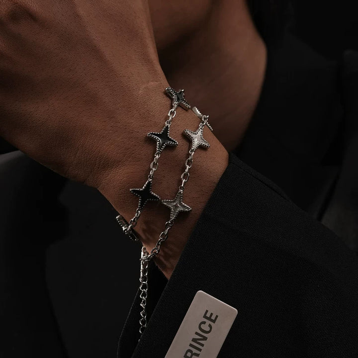 Náramek z korálků ve tvaru čtyřbodé hvězdy 