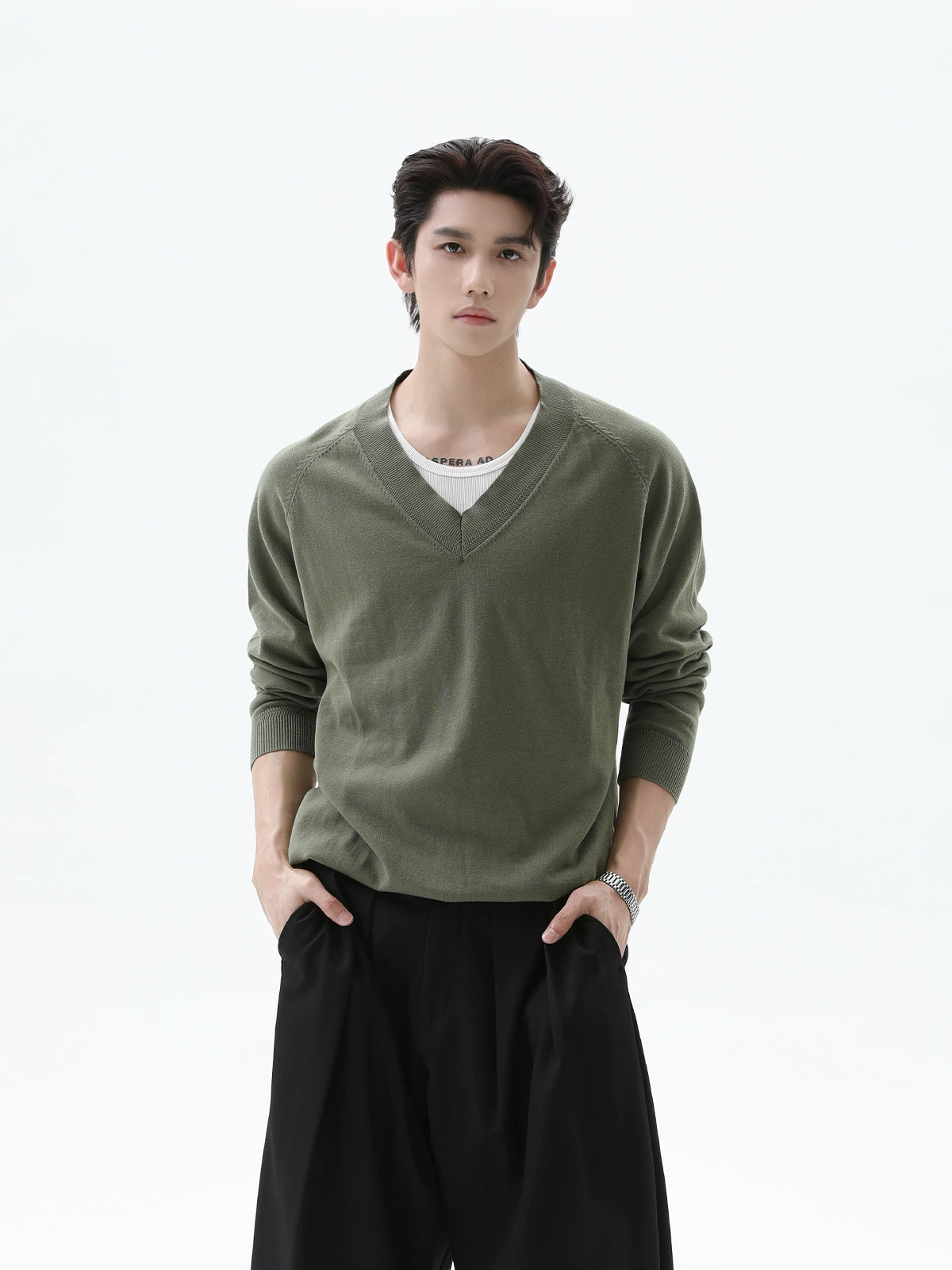 V-neck Raglan Long Sleeve Pullover