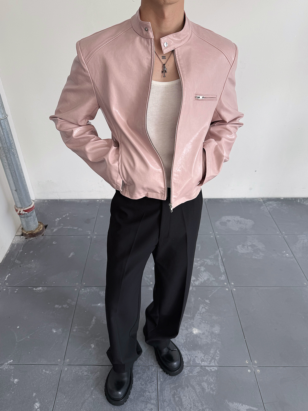Lesklá texturovaná kožená slim fit bunda 