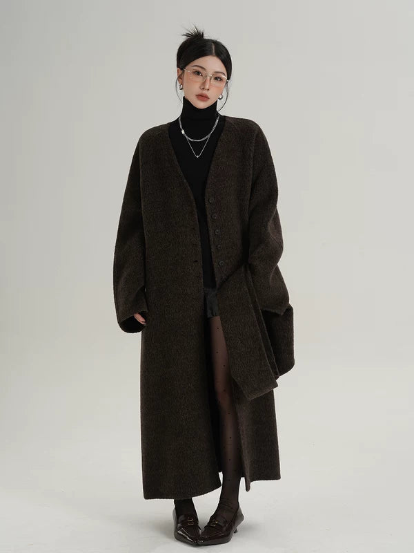 Длинное шершащее пальто с драпированным воротником 