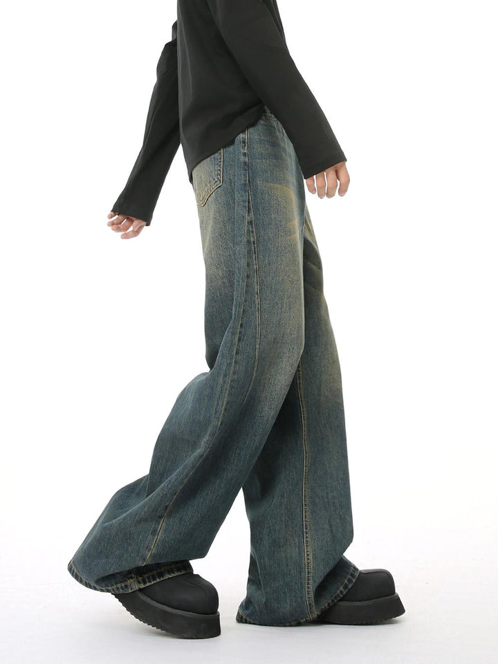 Hoch geschnittene, weite Jeans mit mittlerer Leibhöhe 