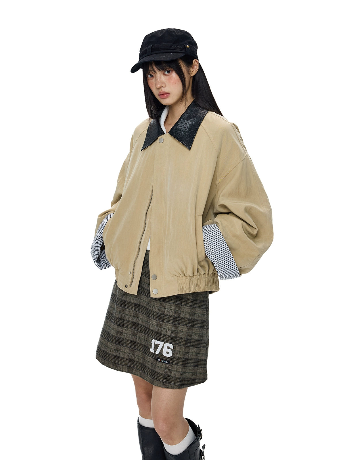 جاكيت جلد بقلنسوة بتصميم مربعات 