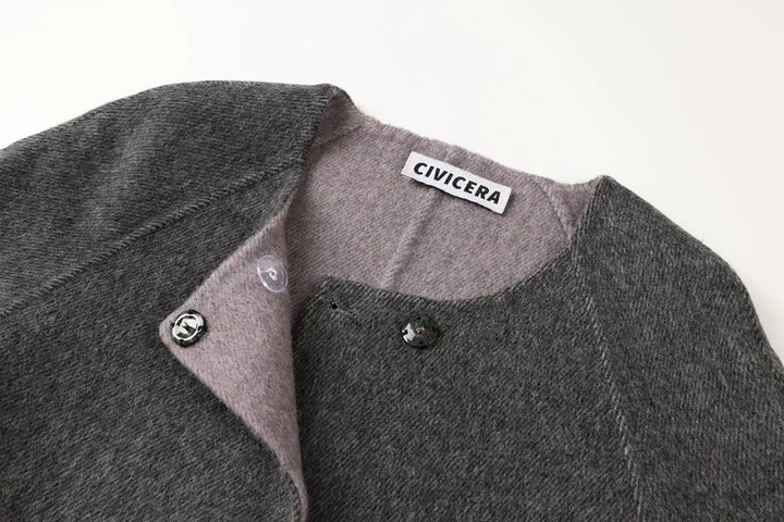 Løs-fittende ullfrakk med skjerf 