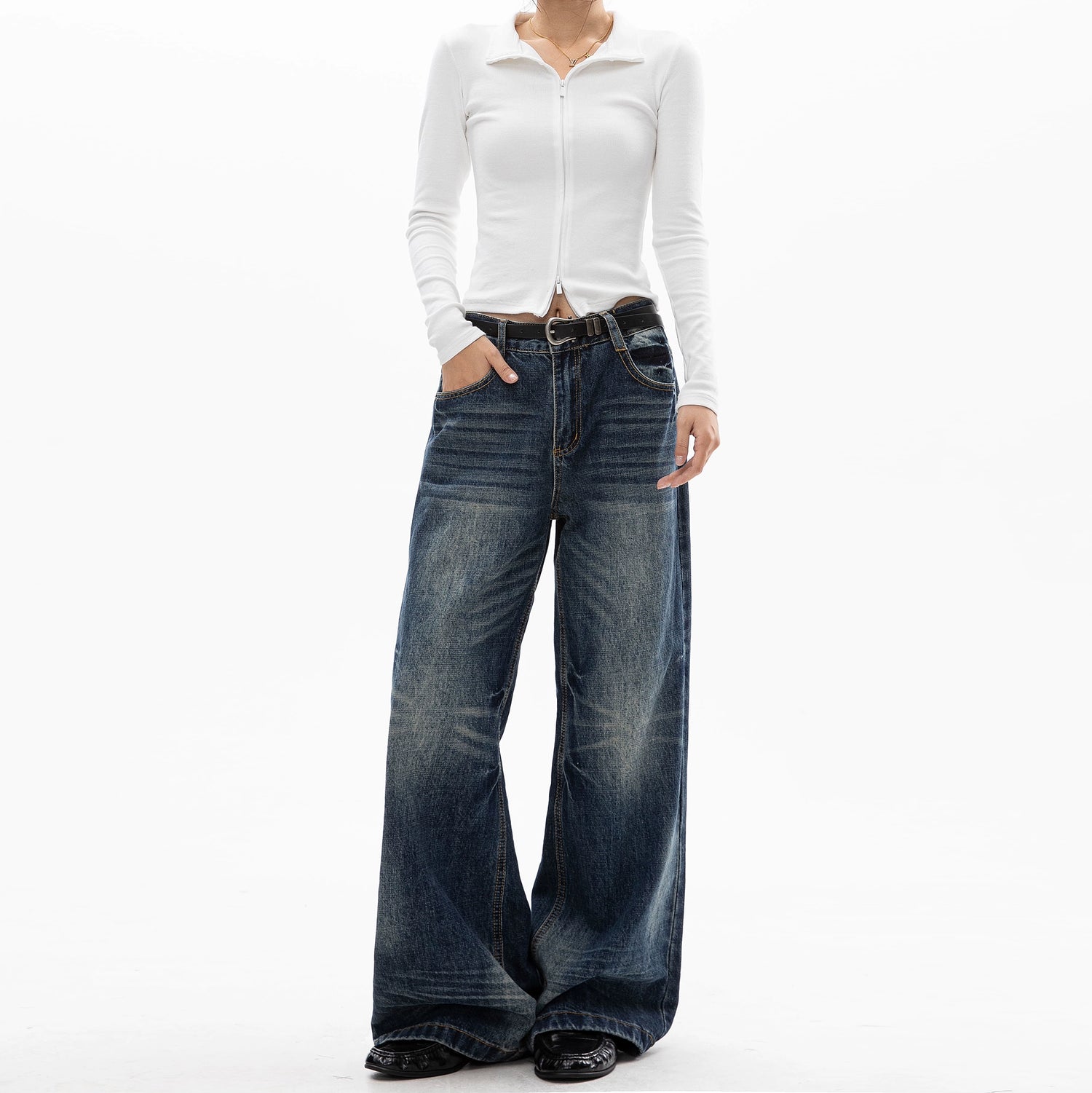 سروال واسع الساق بتصميم قديم ومغسول وممزق 