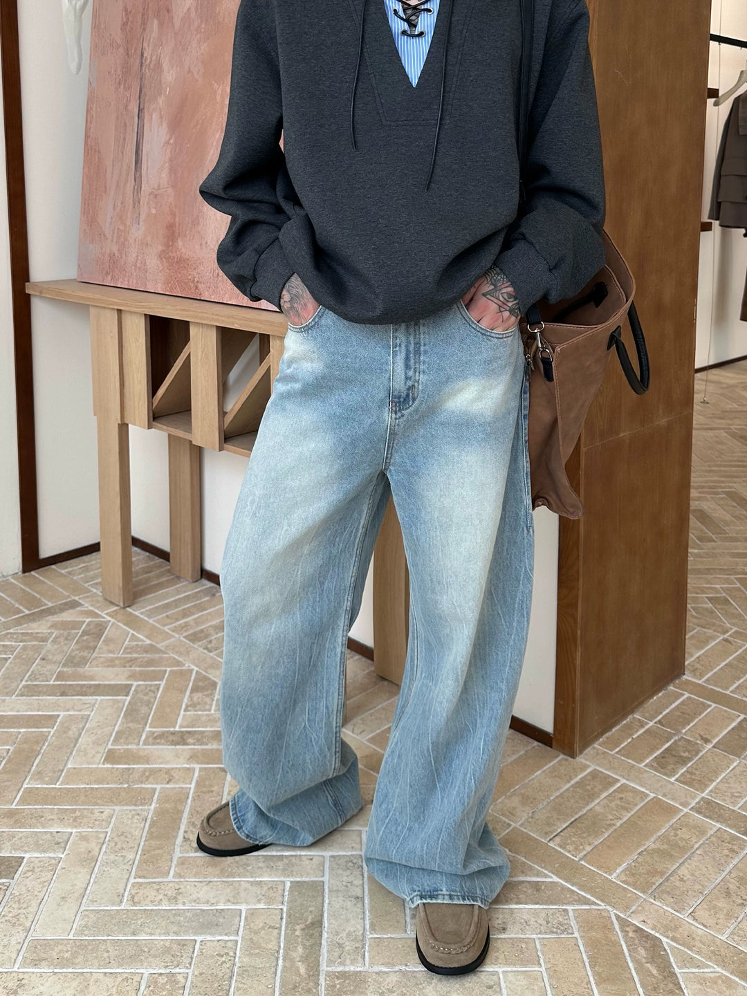 Distressed Washed Wide-Leg Jeans