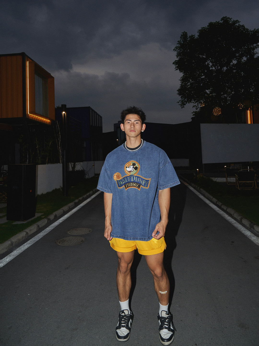 Camiseta de parche retro de ajuste holgado de mezclilla 