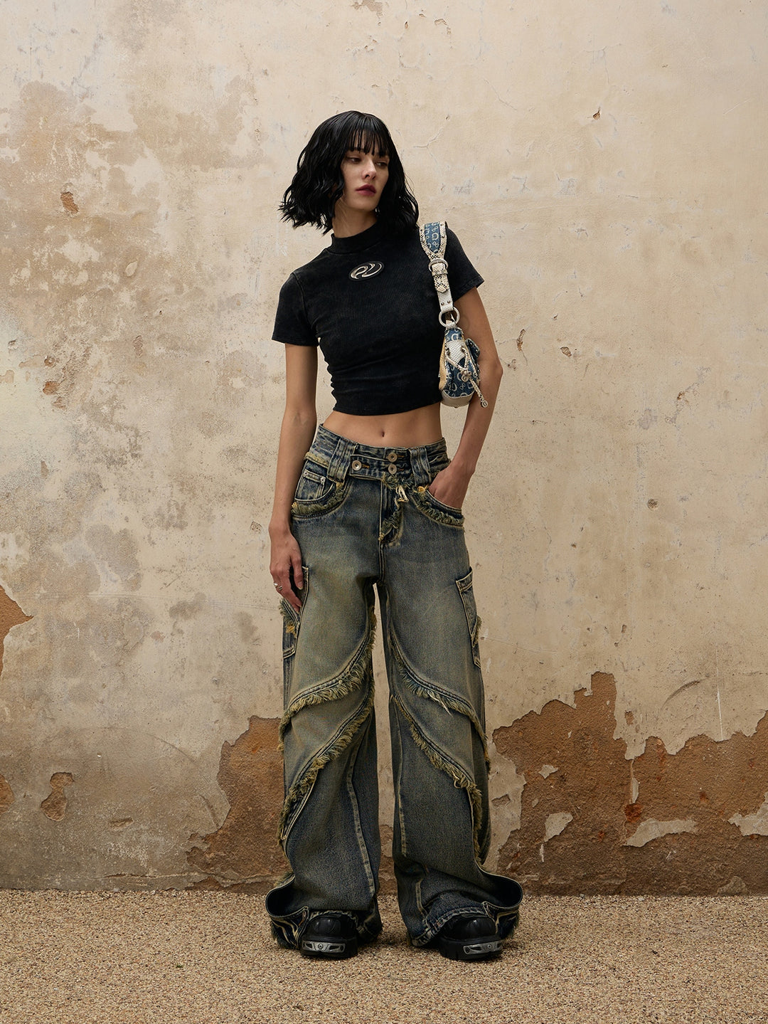 Weite, ausgefranste Jeanshose 