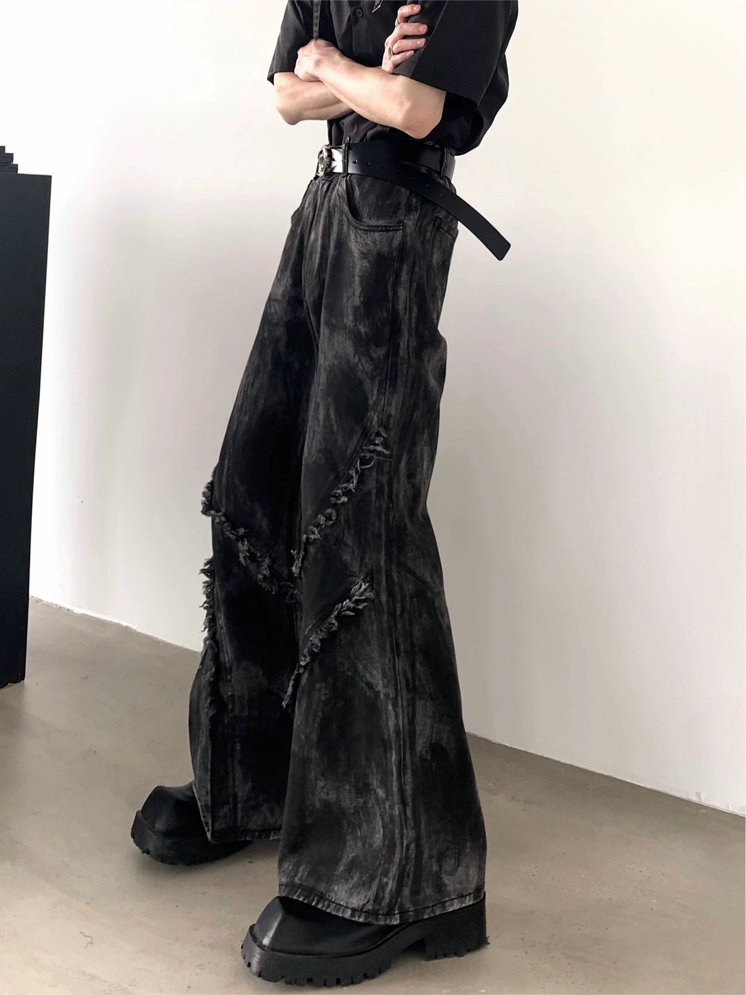 High Waist Micro-Flared Distressed Jeans