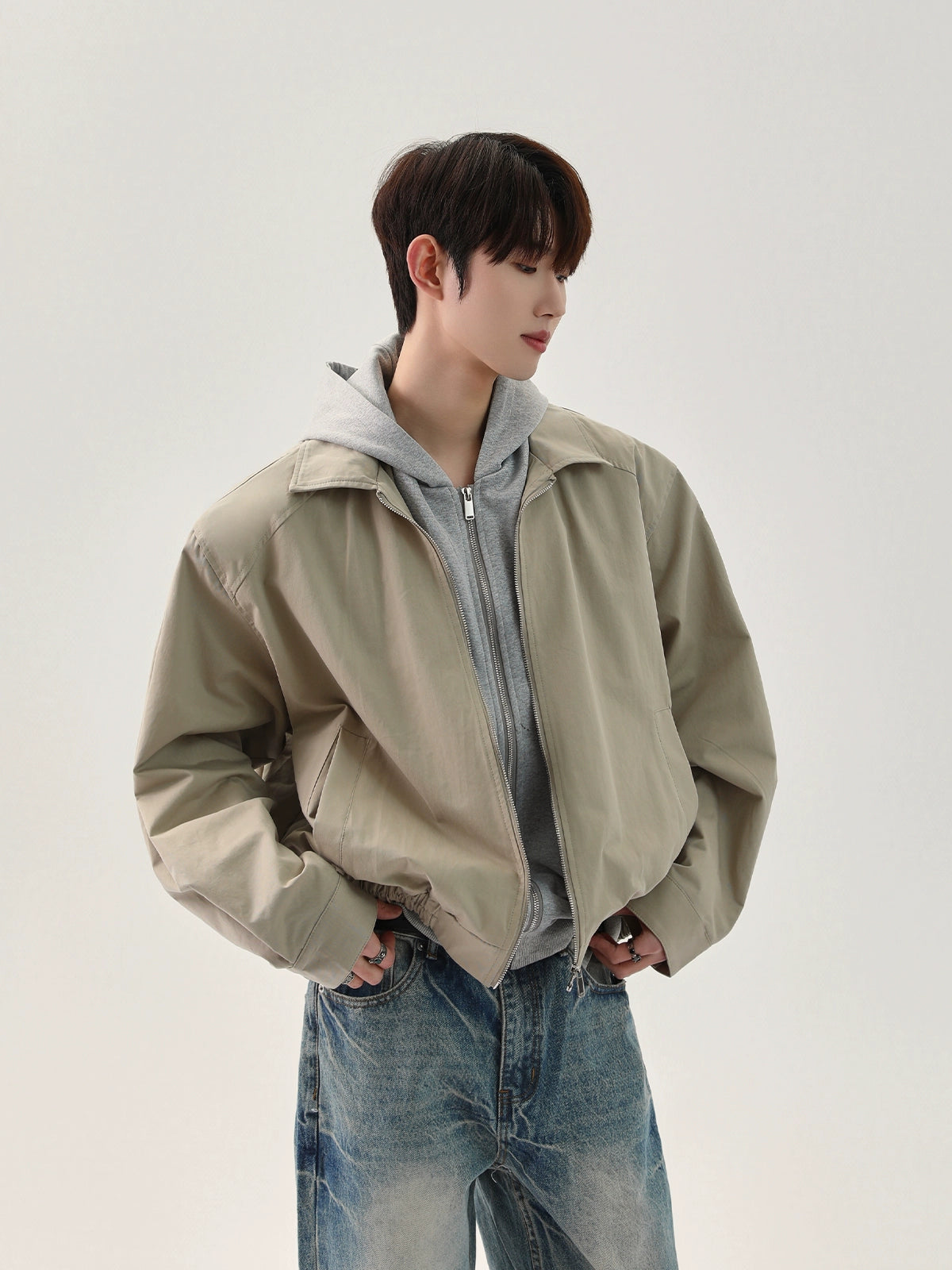 سترة بسحاب مع غطاء رأس من قطعتين 