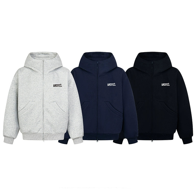 Sudadera con capucha y cremallera de cuello alto 
