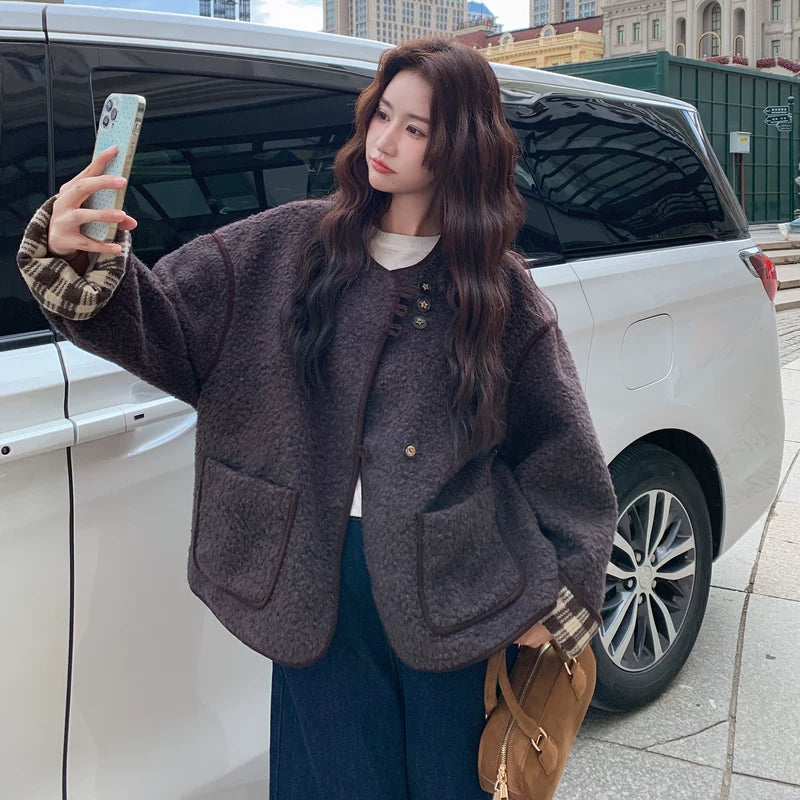 معطف قصير من الفرو الصناعي القابل للعكس 