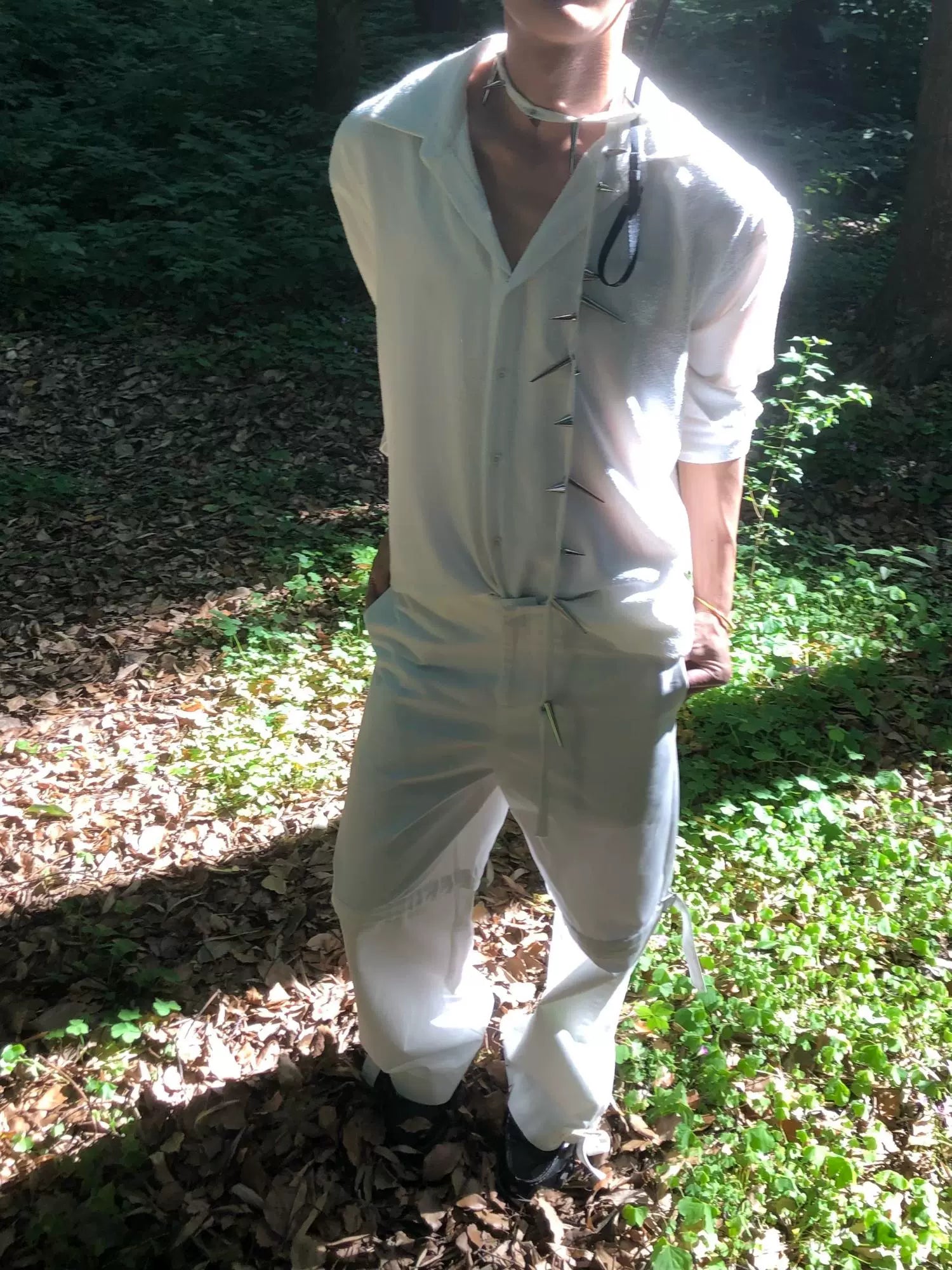 Chemise à manches longues ample avec détail de rivet 