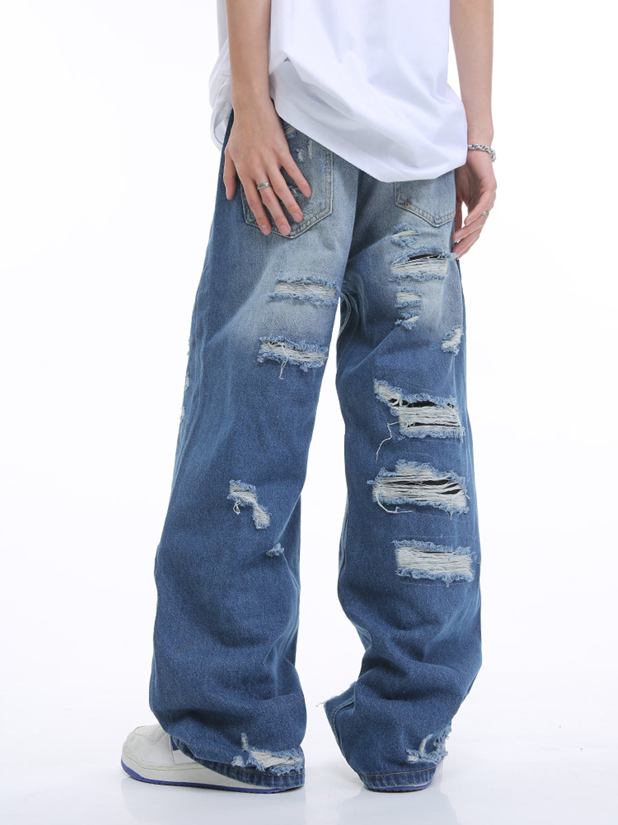 Zerrissene weite Jeans mit Löchern 