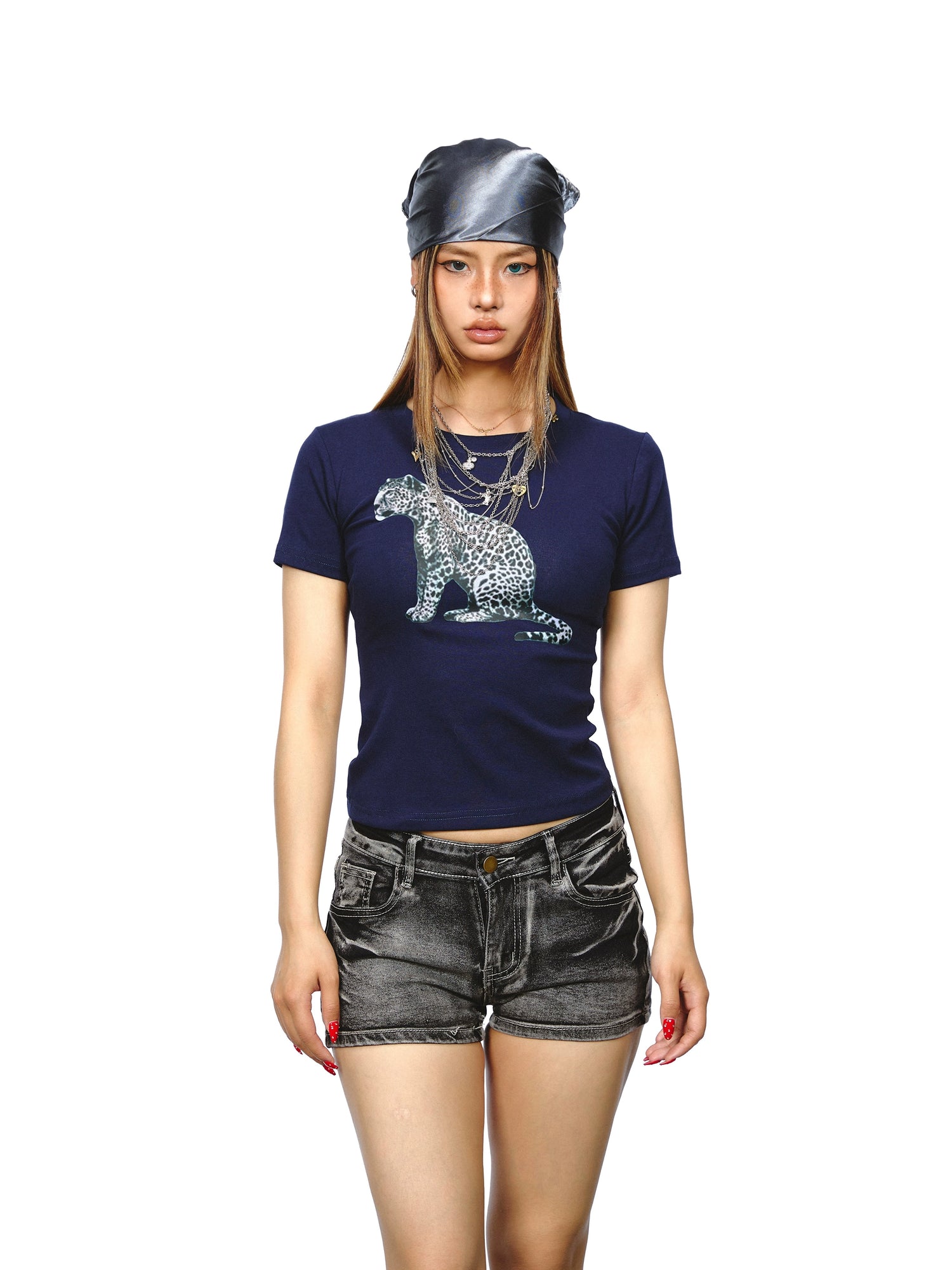 بلوزة قصيرة الأكمام بنقشة الفهد 