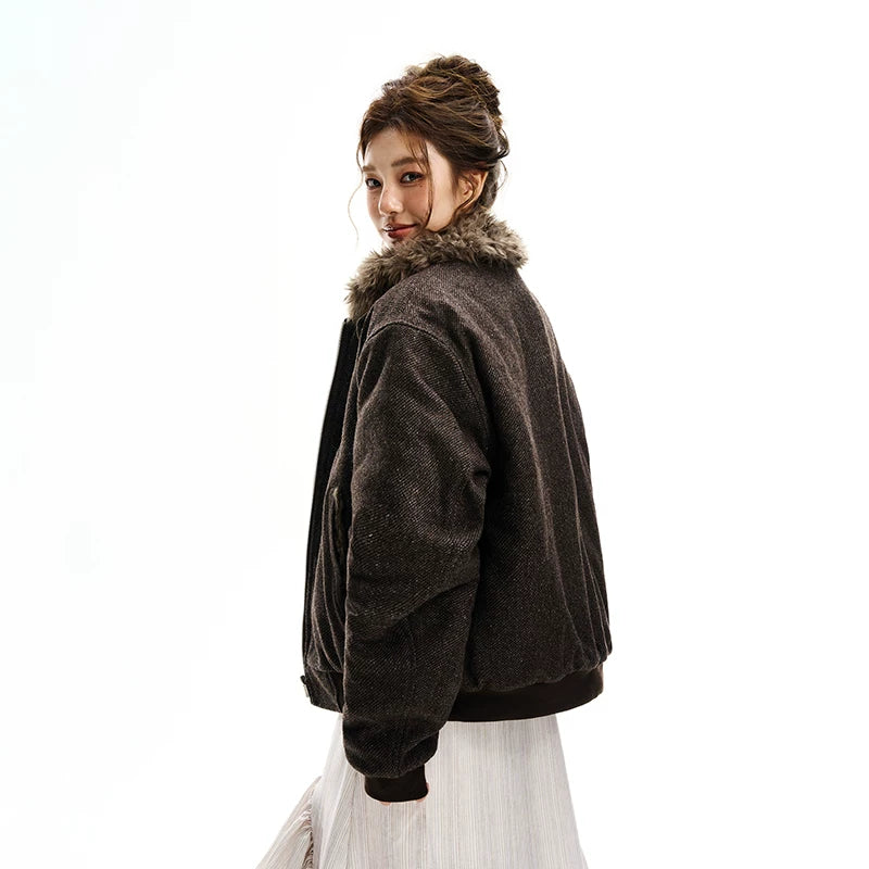 Quiltad ull bomberjacka med pälskrage 