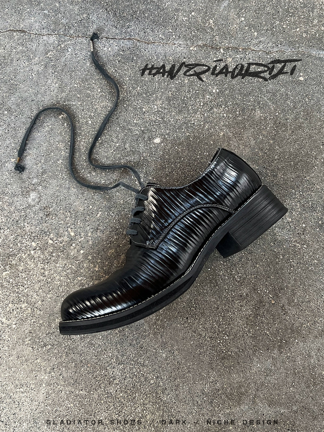 Sapatos de Couro Pontudos Pregueados Listrados 