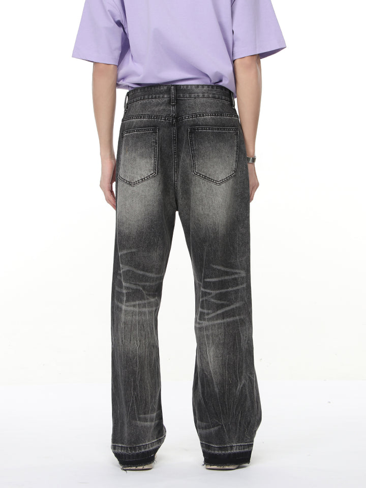 Gewaschene Straight-Leg Jeans mit rohem Saum 