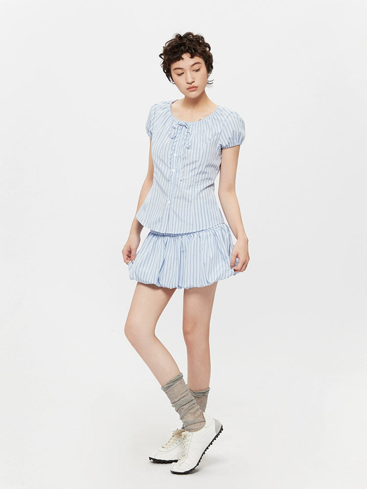 Chemise à boutons avec manches bouffantes rayées 