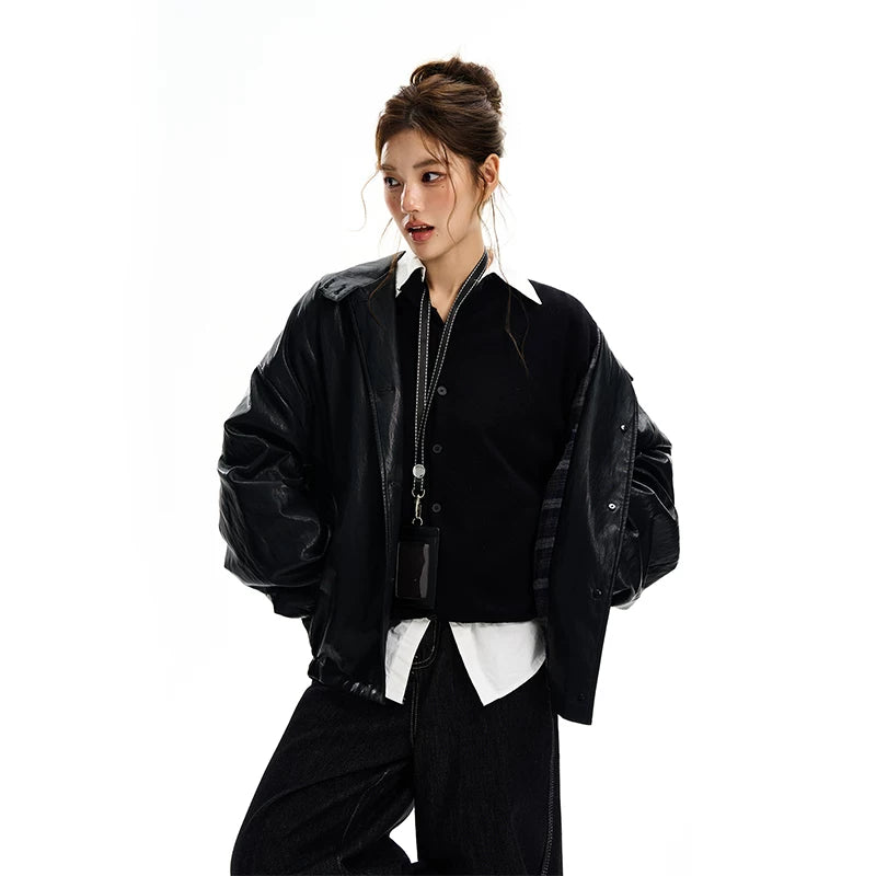 Chaqueta de cuero con botones y cuello alto de gran tamaño 