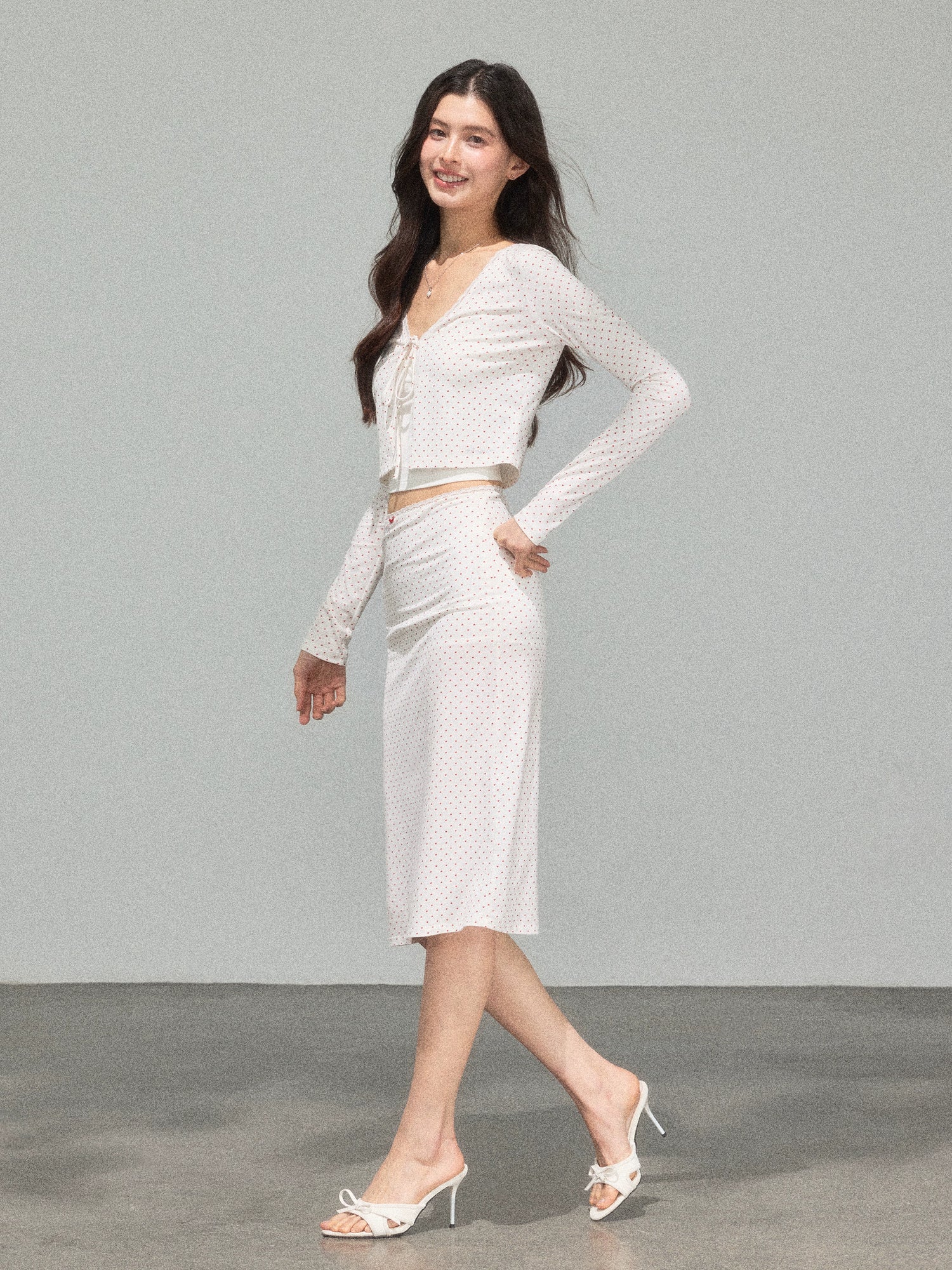 Robe midi à pois à manches longues 