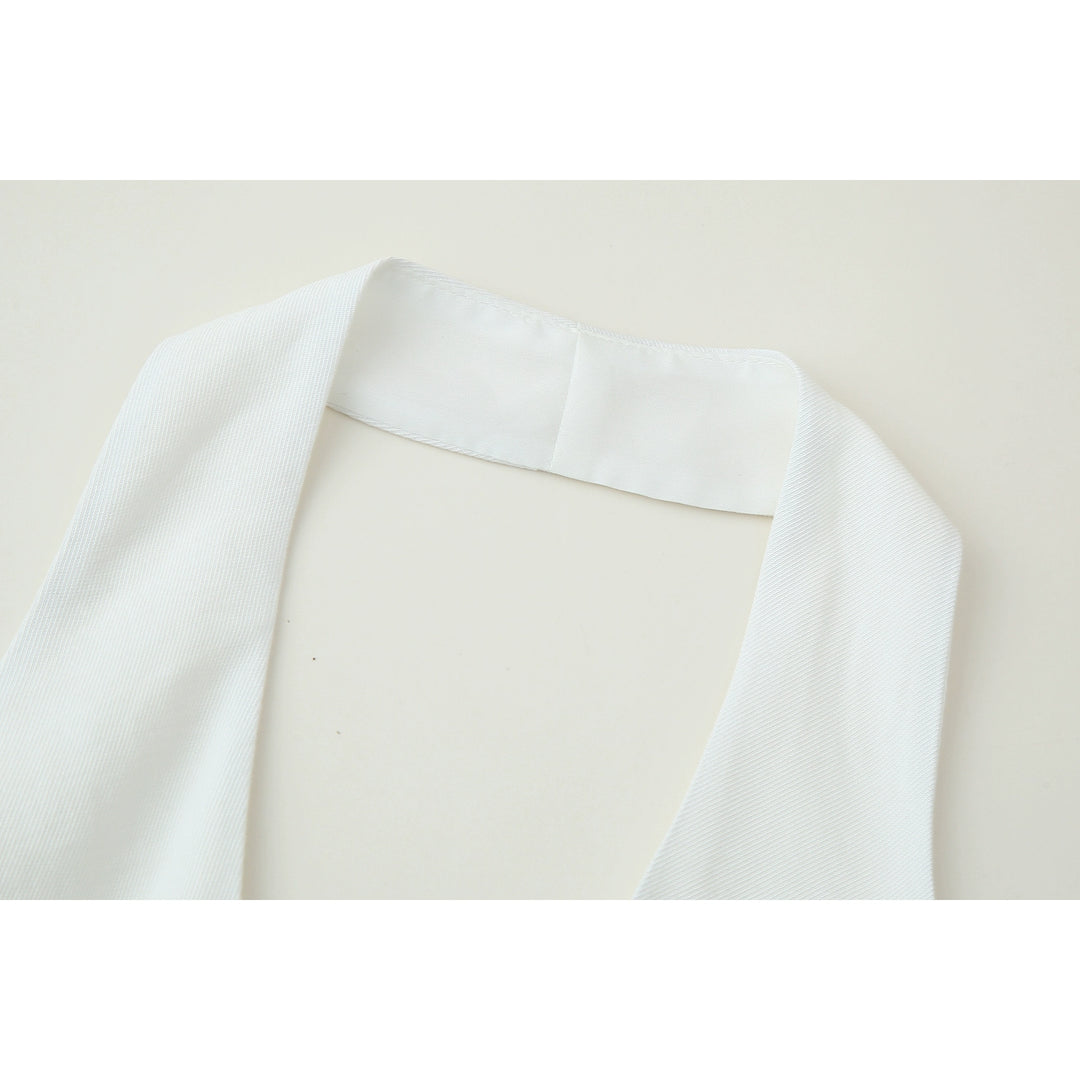 Geknoteter Halter-Top und weite Hosen 