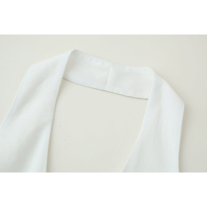Geknoteter Halter-Top und weite Hosen 