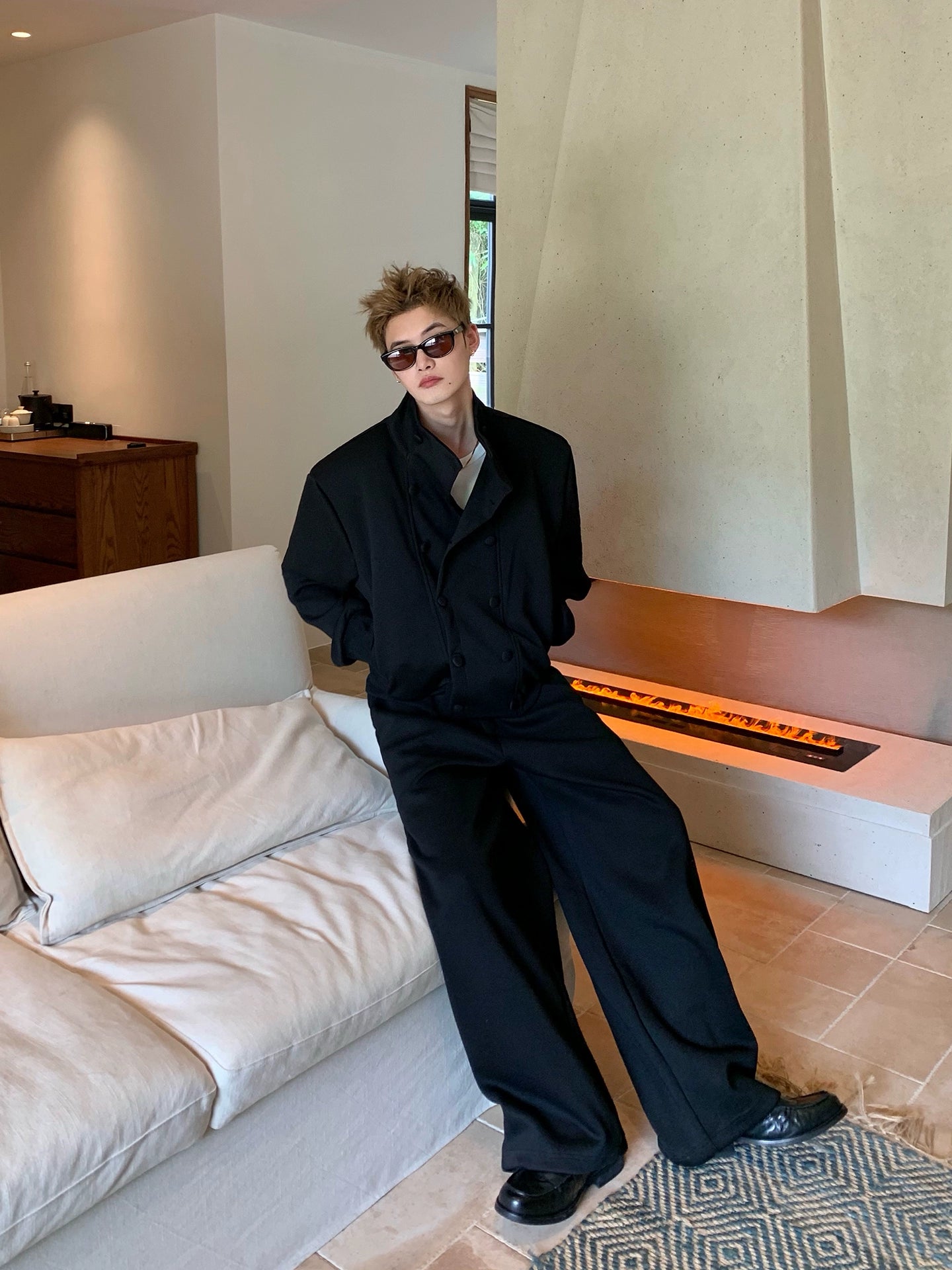 Çift Düğmeli Ceket ve Bol Pantolon Takımı 