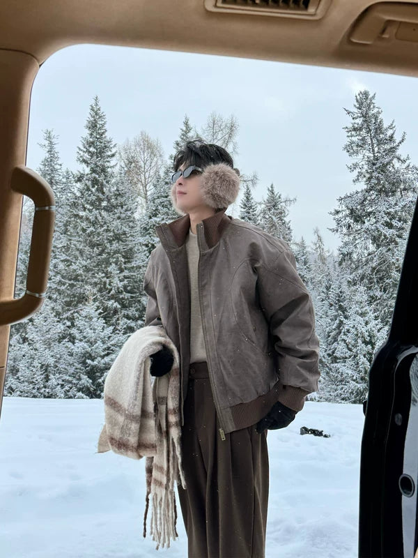 Giacca in pelle imbottita con colletto alto per l'inverno 