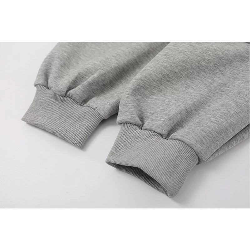 Sudadera suelta de pullover con hombros al descubierto 