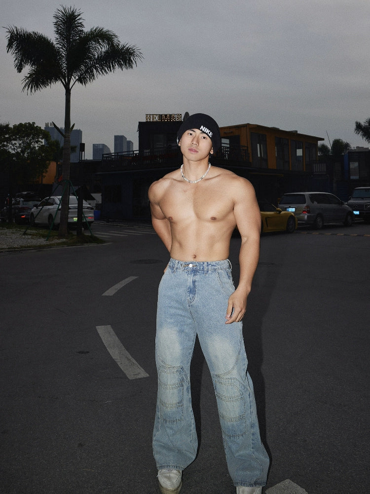 Jeans dritti lavati con cuciture deconstructe 